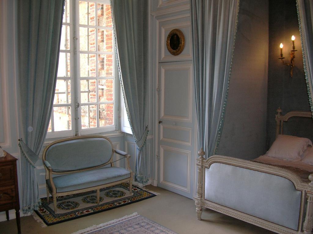 Chateau De Fleury La Foret Igoville Exterior photo